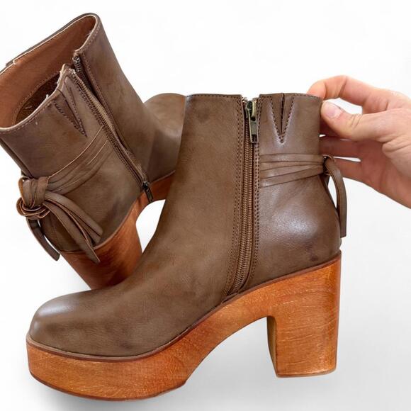 beast fashion Shoes - NEW IN BOX Beast Fashion from Buckle boots